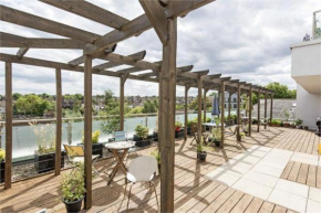 Modern flat by River Thames and Park in Putney